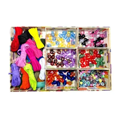 Elastici, fermacorda e palline colorate